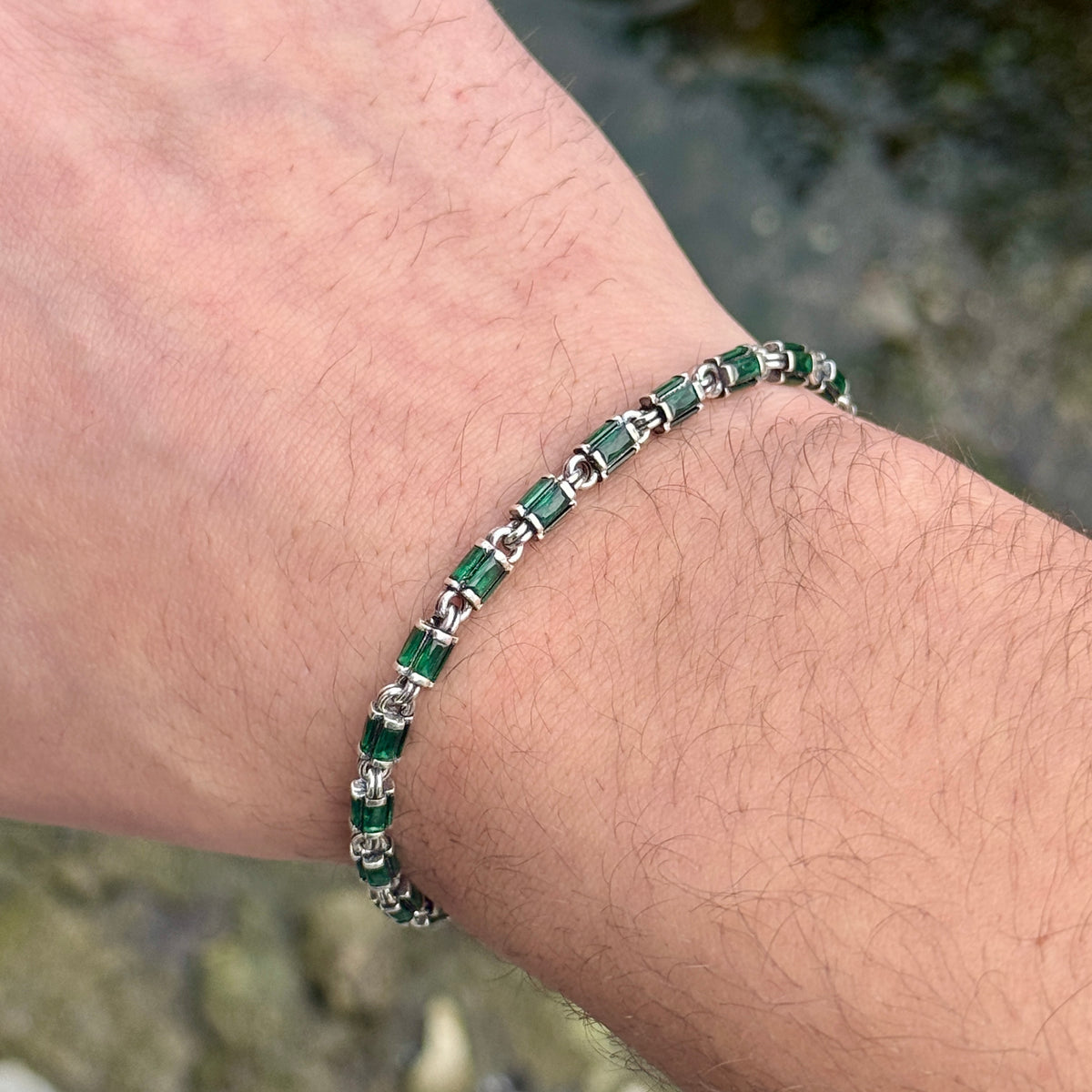 Pulsera de eslabones de cadena hecha a mano para hombre con piedra preciosa de esmeralda verde