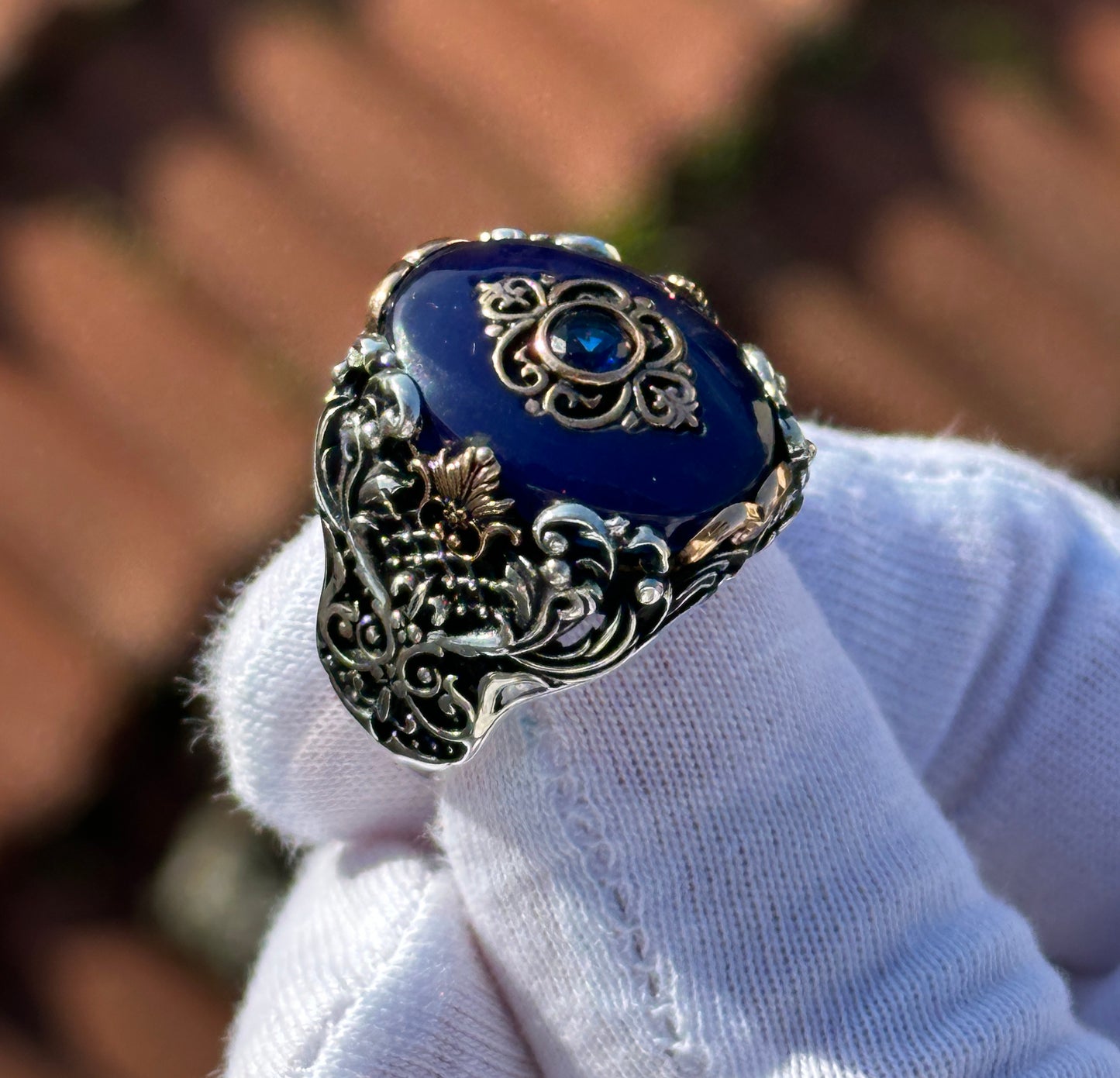 Anillo de plata con piedra de zafiro azul hecho a mano para hombre