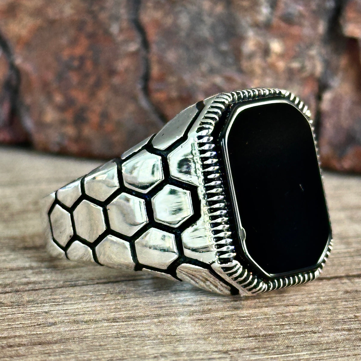 Anillo de hombre de plata hecho a mano con ónix cuadrado