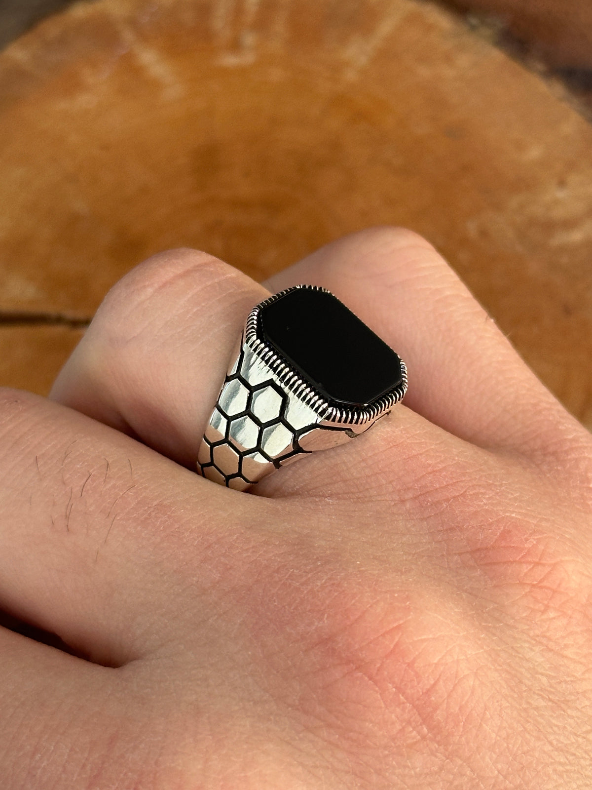 Anillo de hombre de plata hecho a mano con ónix cuadrado