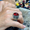 Anillo de rubí rojo grabado a mano para hombre