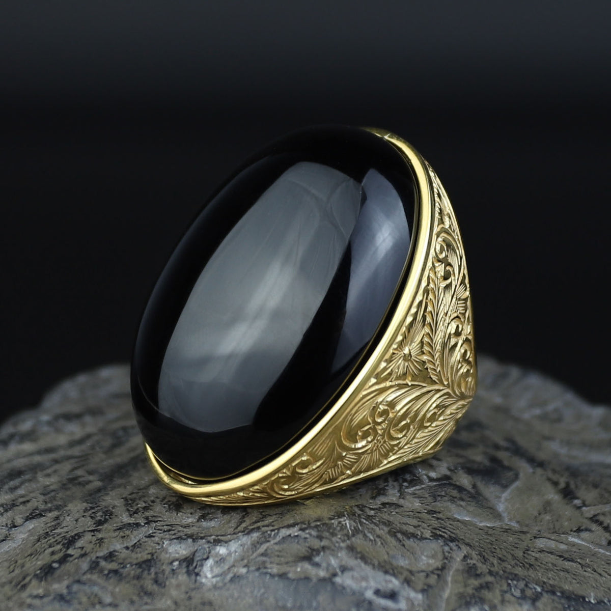 Handmade Engraved Gold Onyx Ring, 18K Gold Large Natural Onyx Ring, Mens Handmade Ring, Men Vintage Ring