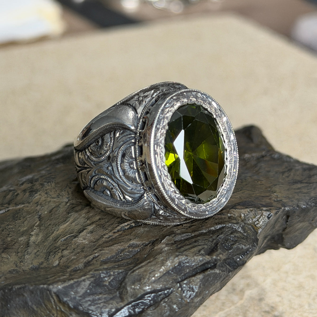 925 Solid Silver Peridot Gemstone Ottoman Style Engraved Ring