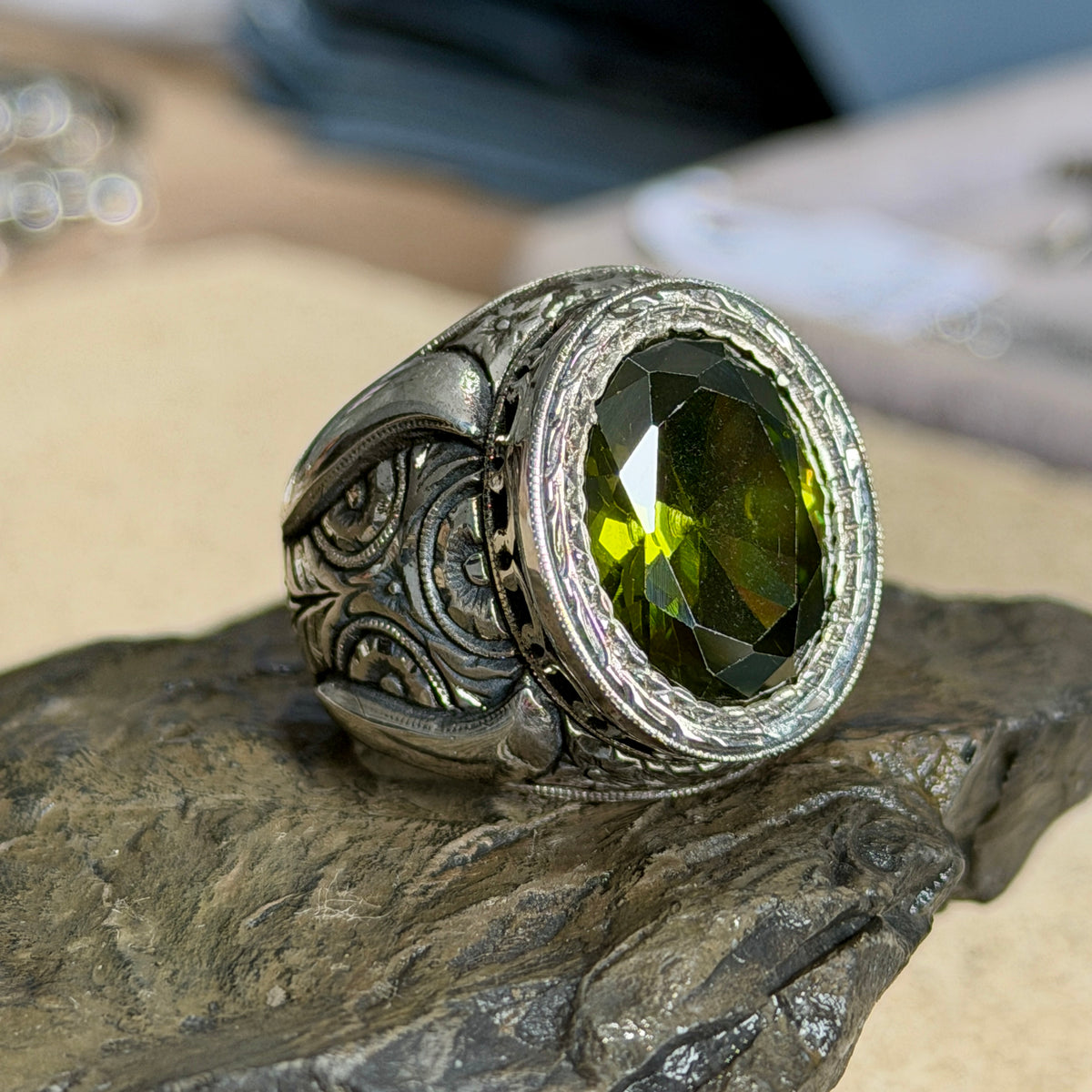 925 Solid Silver Peridot Gemstone Ottoman Style Engraved Ring