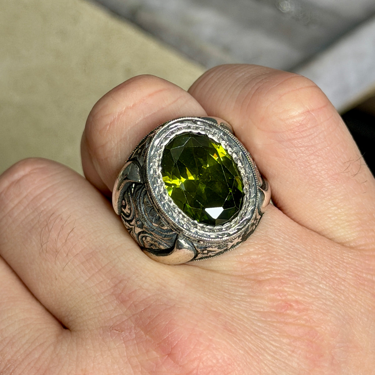 925 Solid Silver Peridot Gemstone Ottoman Style Engraved Ring