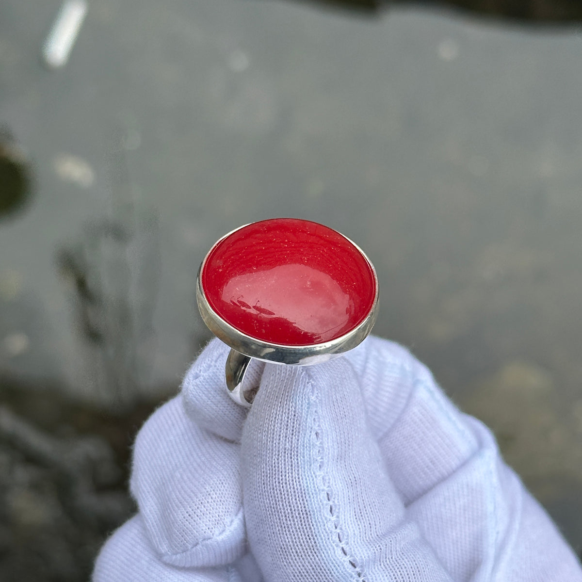 Silberner runder Ring aus rotem Jadestein für Damen