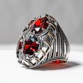 Herrenring aus Silber, handgefertigt, mit großem Granat-Edelstein