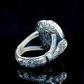 Anillo de plata hecho a mano con piedra lunar natural grabada