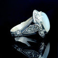 Anillo de plata hecho a mano con piedra lunar natural grabada