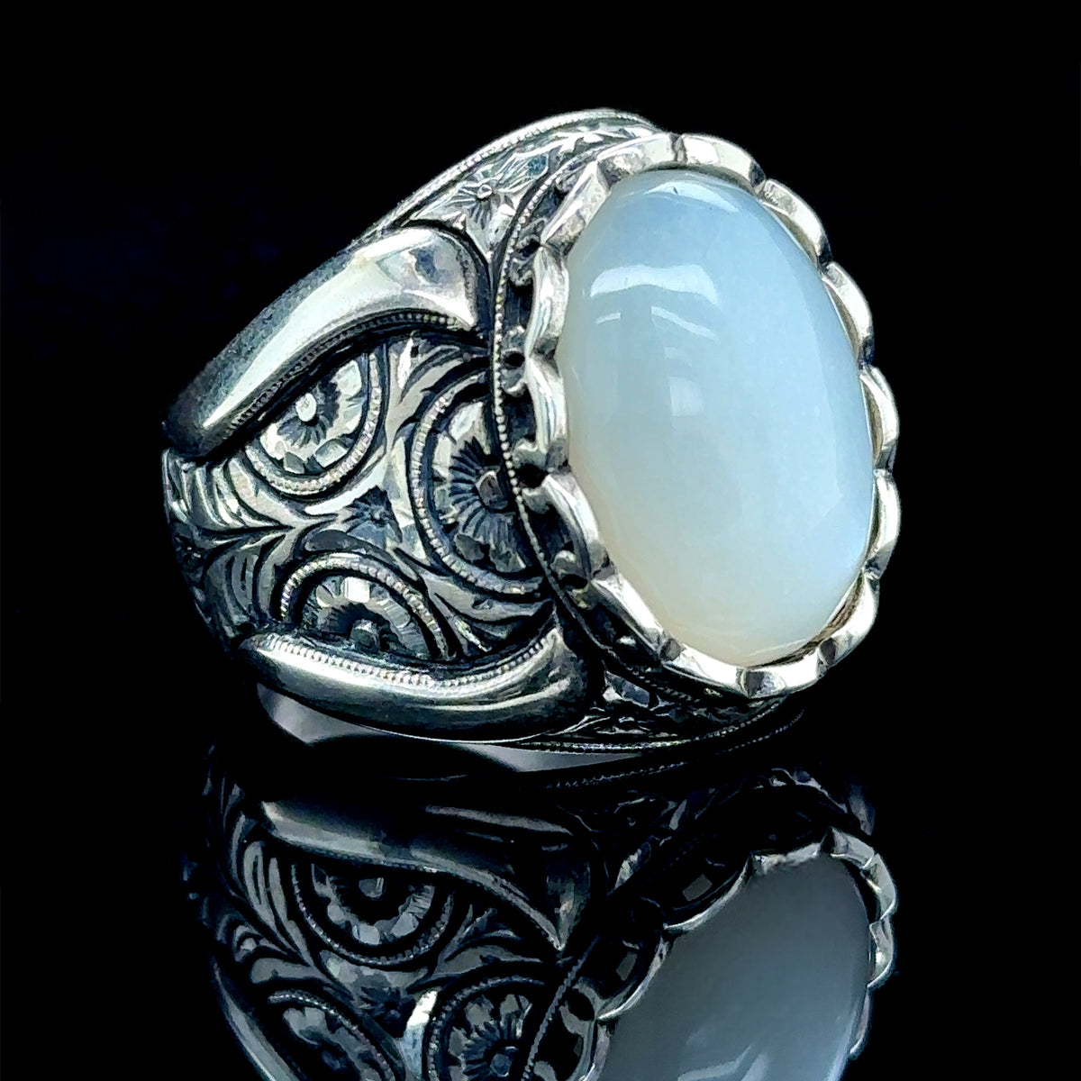 Anillo de hombre de plata hecho a mano con piedra lunar natural