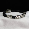 Pulsera de cuero negro hecha a mano en plata