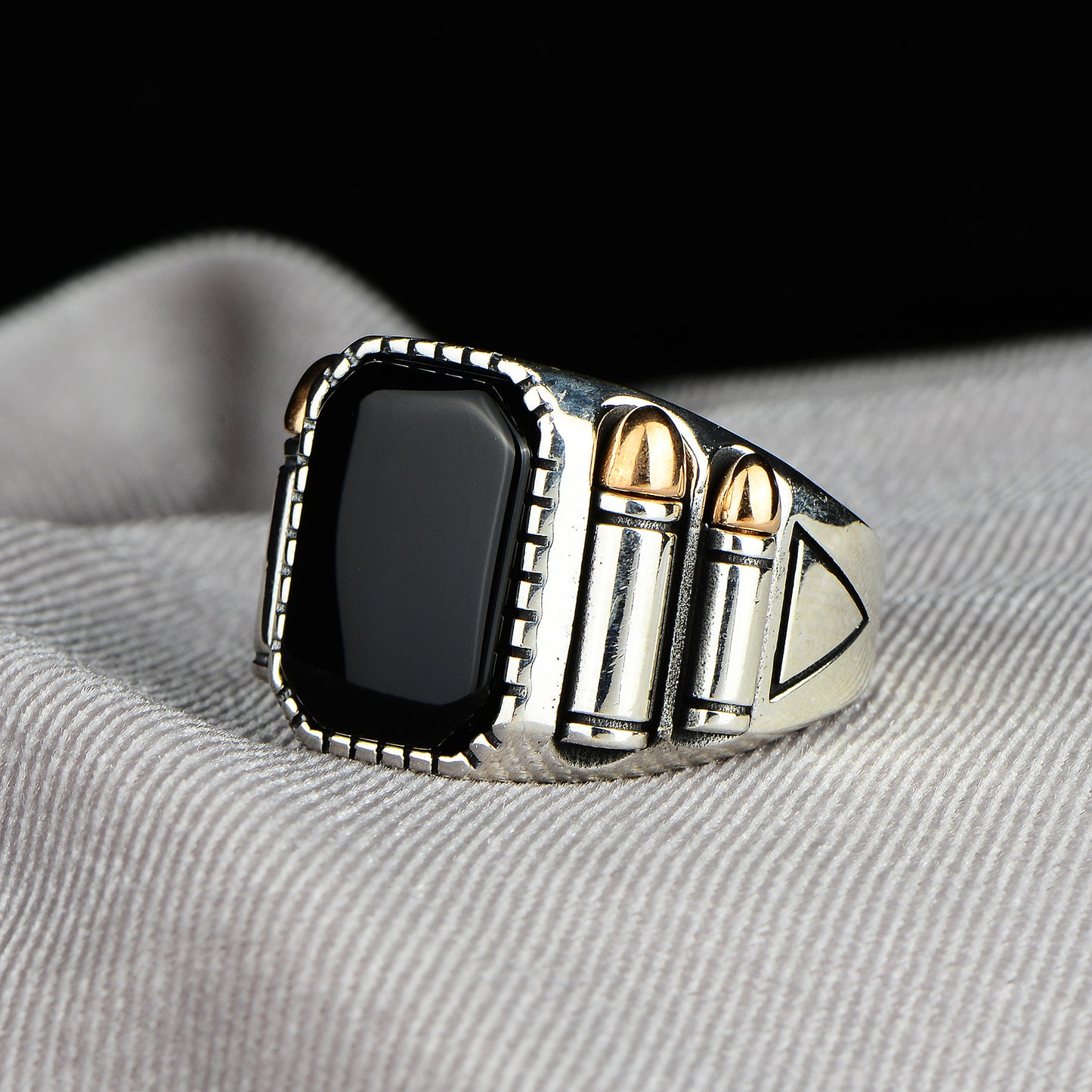 Ring aus Onyx-Stein, Modell Silver Bullet