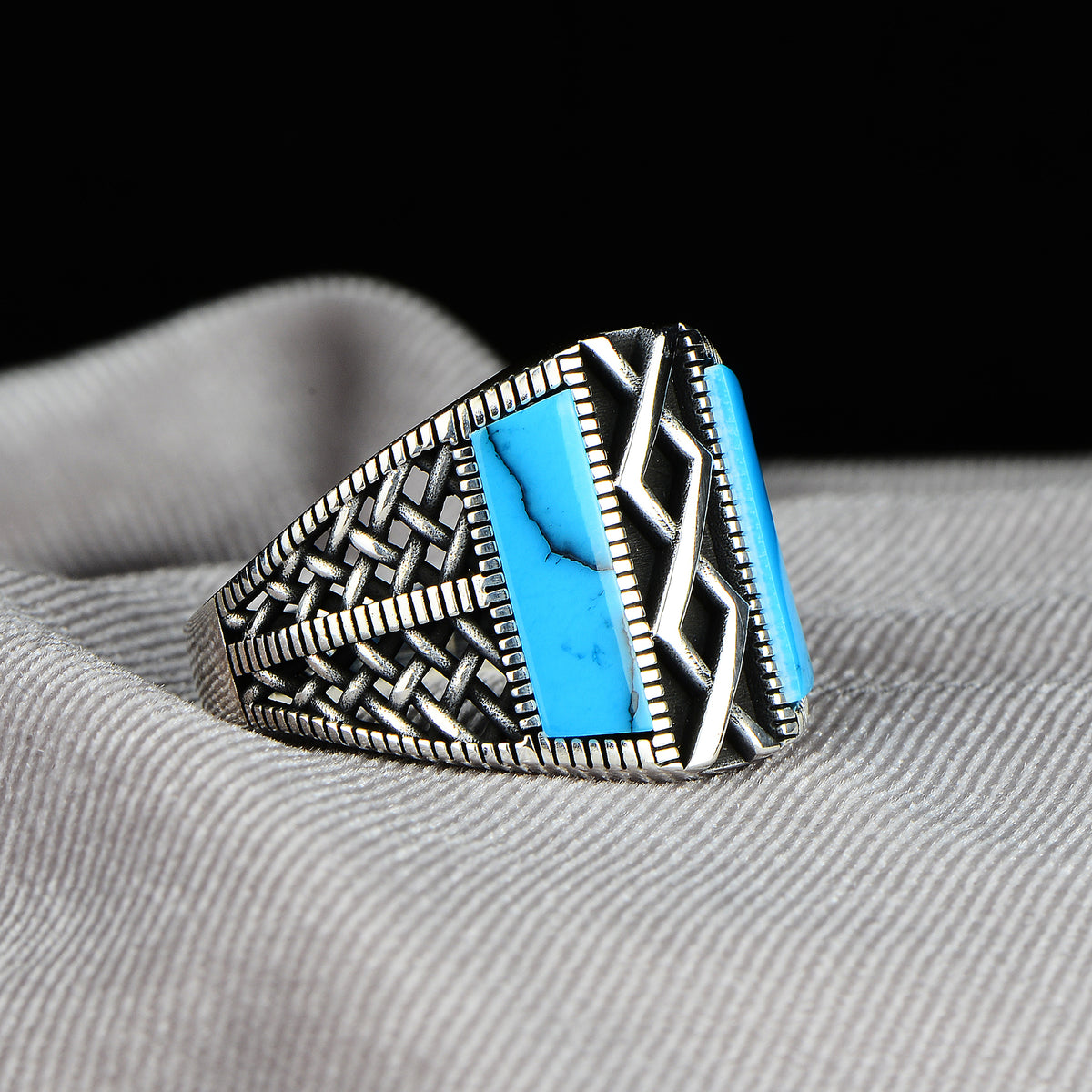 Anillo de plata con piedra turquesa estampada hecha a mano