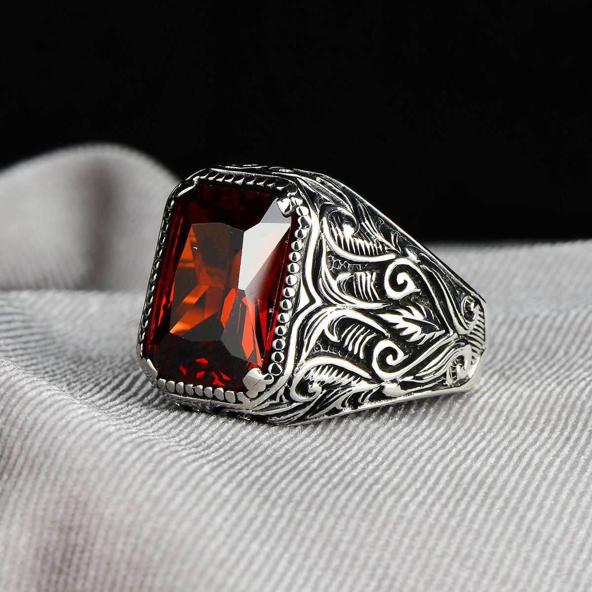 Anillo de plata hecho a mano con piedra de rubí rojo estilo otomano