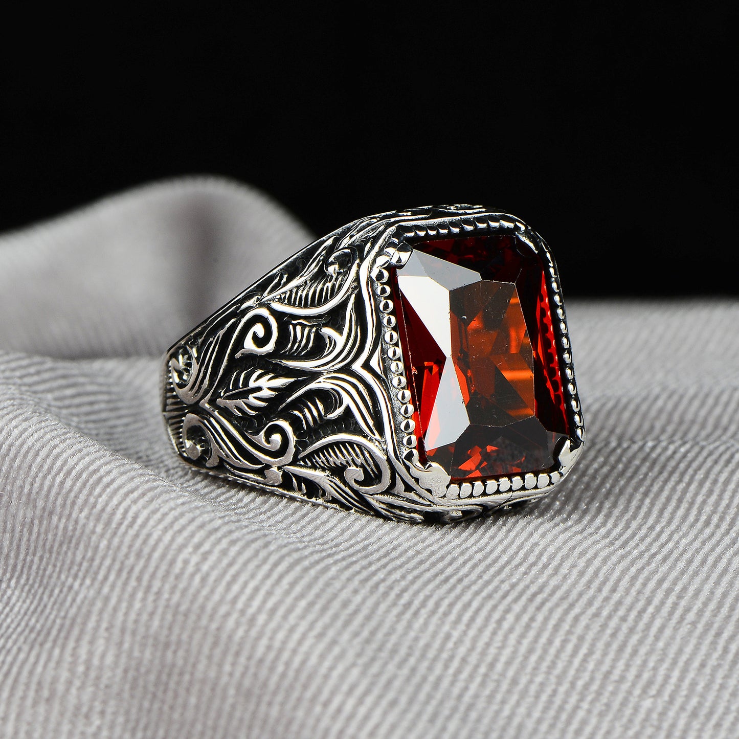 Anillo de plata hecho a mano con piedra de rubí rojo estilo otomano