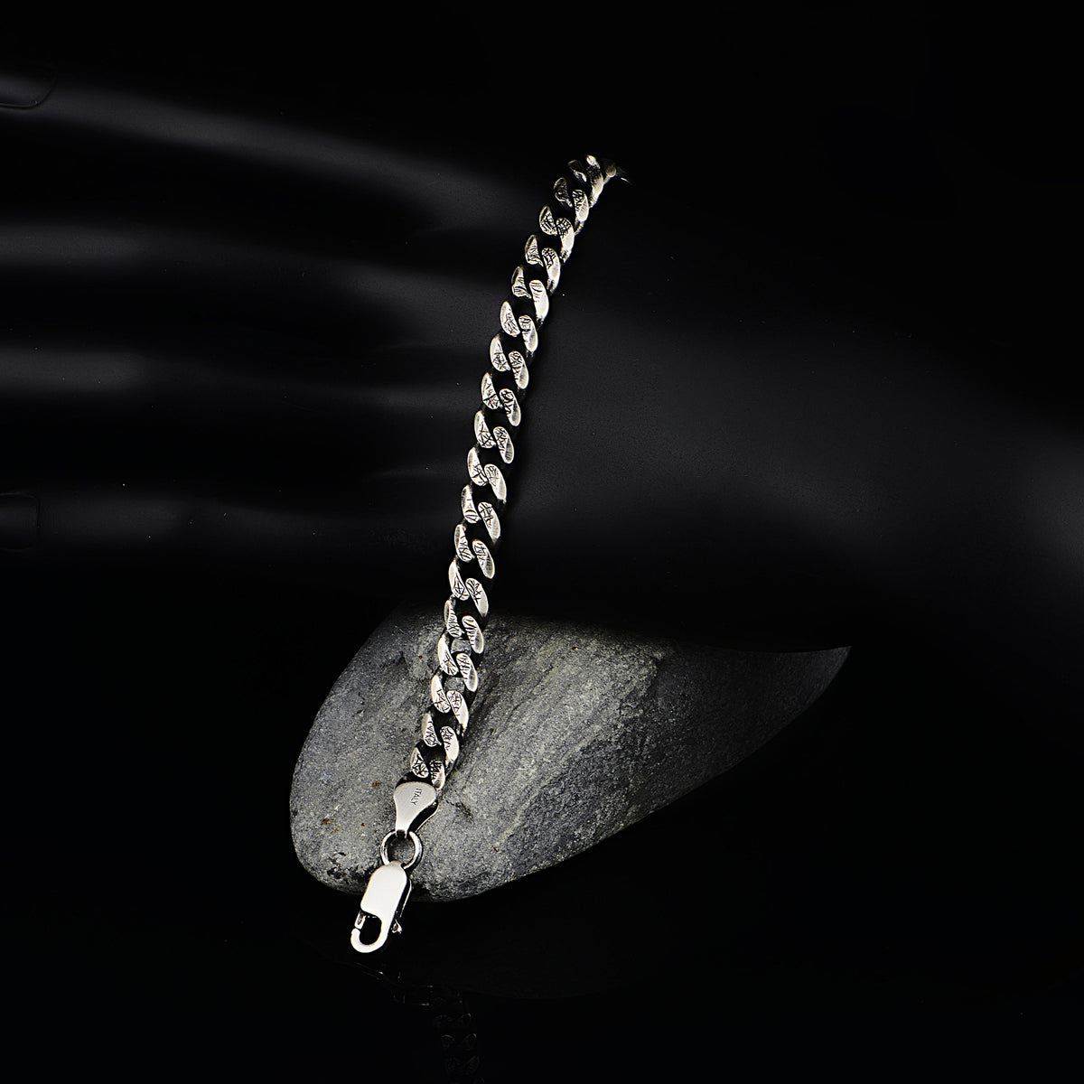 Pulsera de hombre con cadena fina hecha a mano