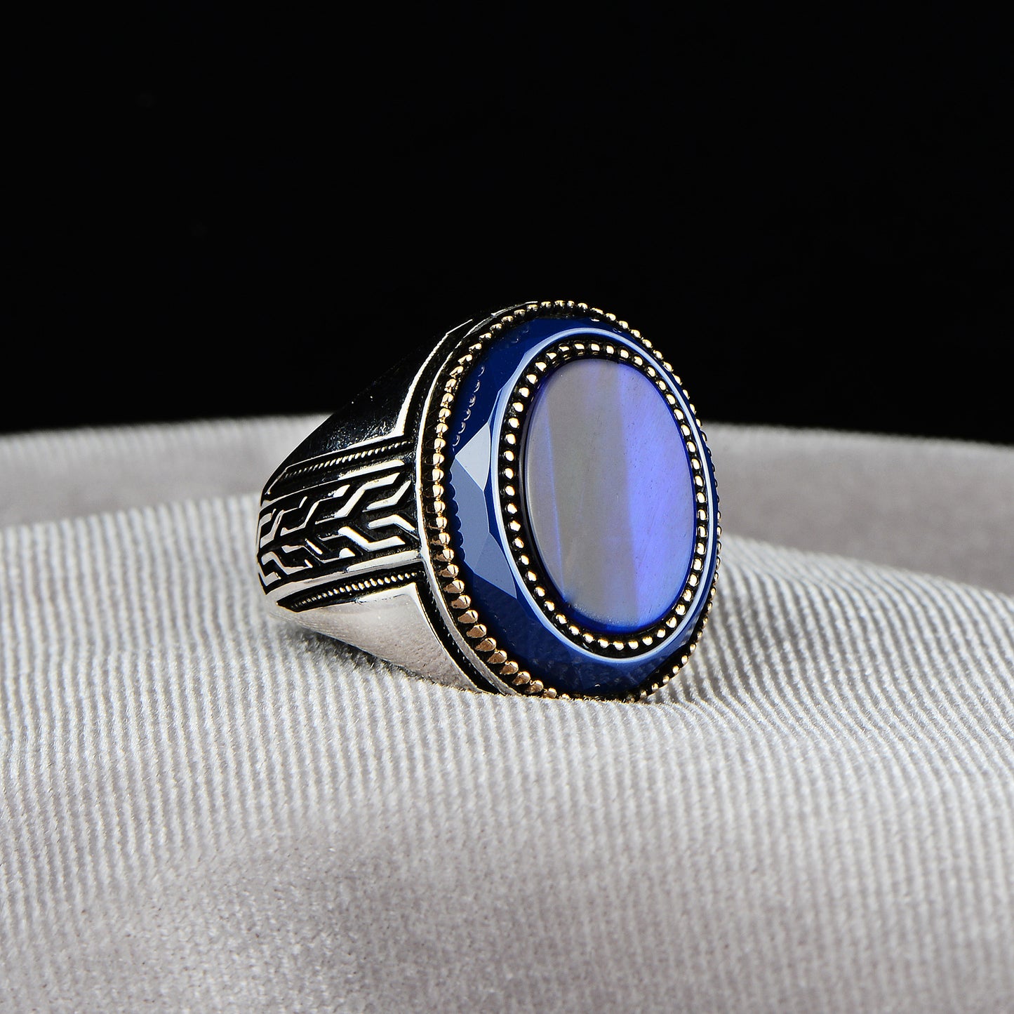 Silberner handgefertigter ovaler blauer Tigerauge-Ring