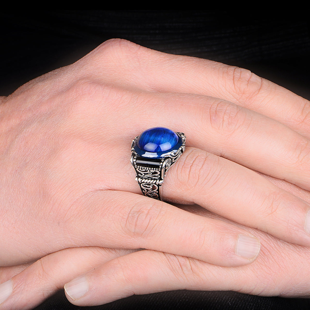 Runder Silberring mit blauem Tigerauge für Männer