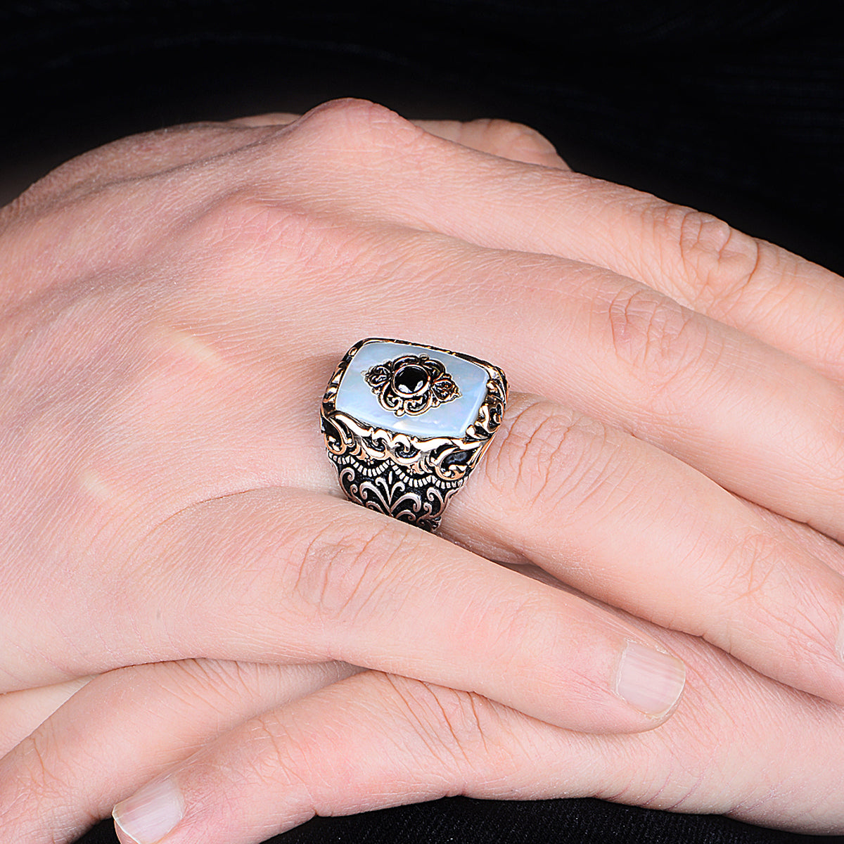 Anillo de plata para hombre con nácar estilo otomano