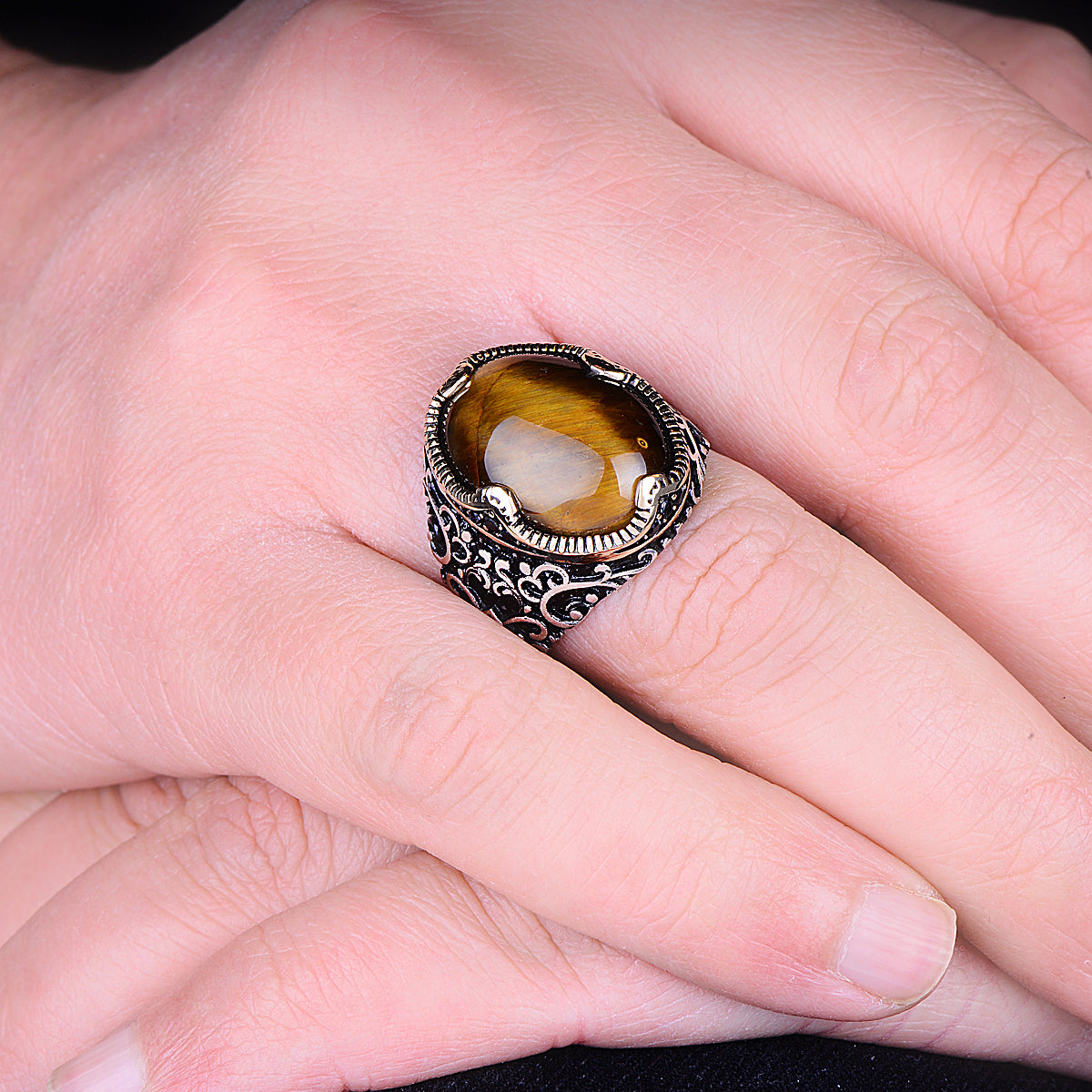 Anillo de plata hecho a mano con piedra de ojo de tigre estilo otomano