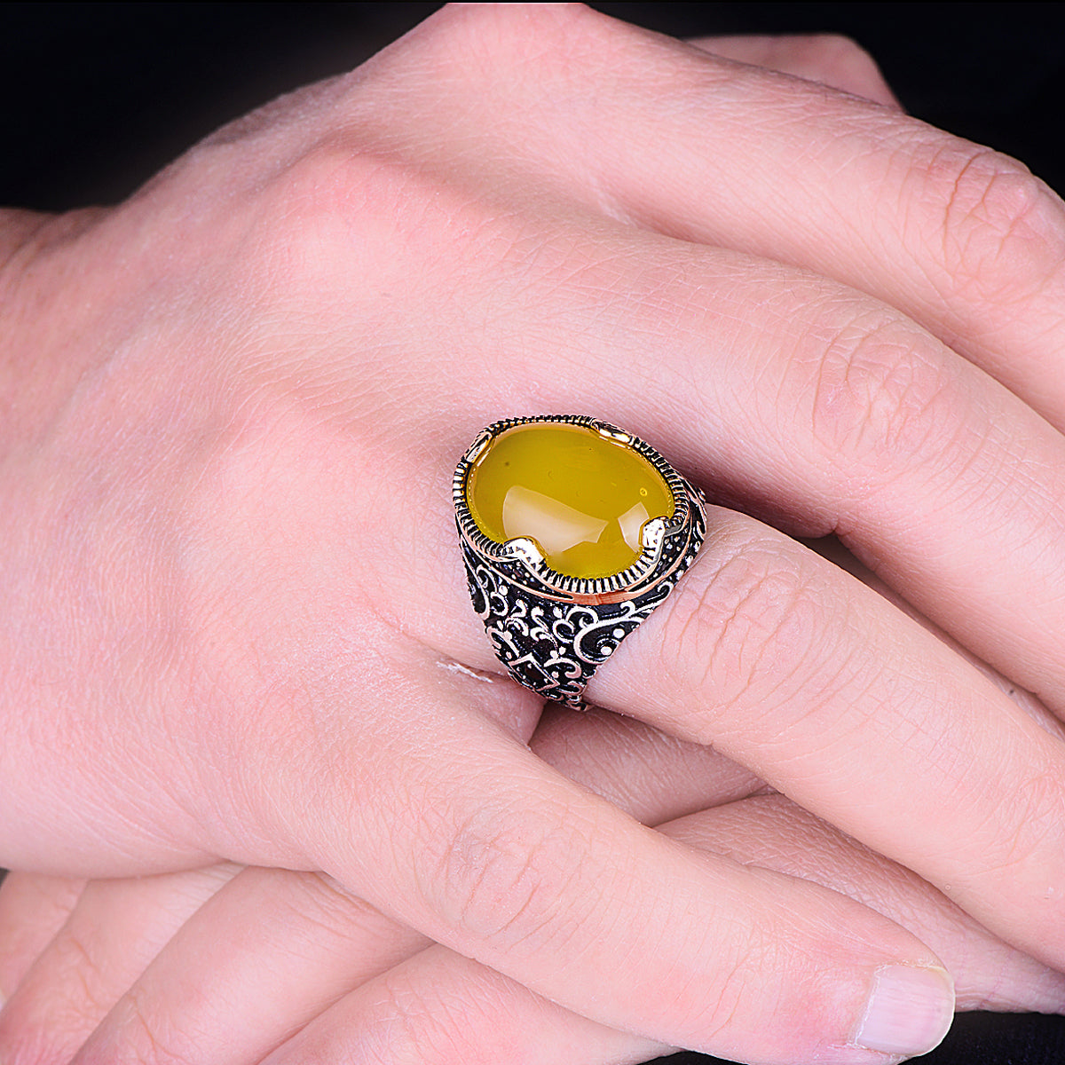 Silberner handgefertigter Ring aus gelbem Achatstein