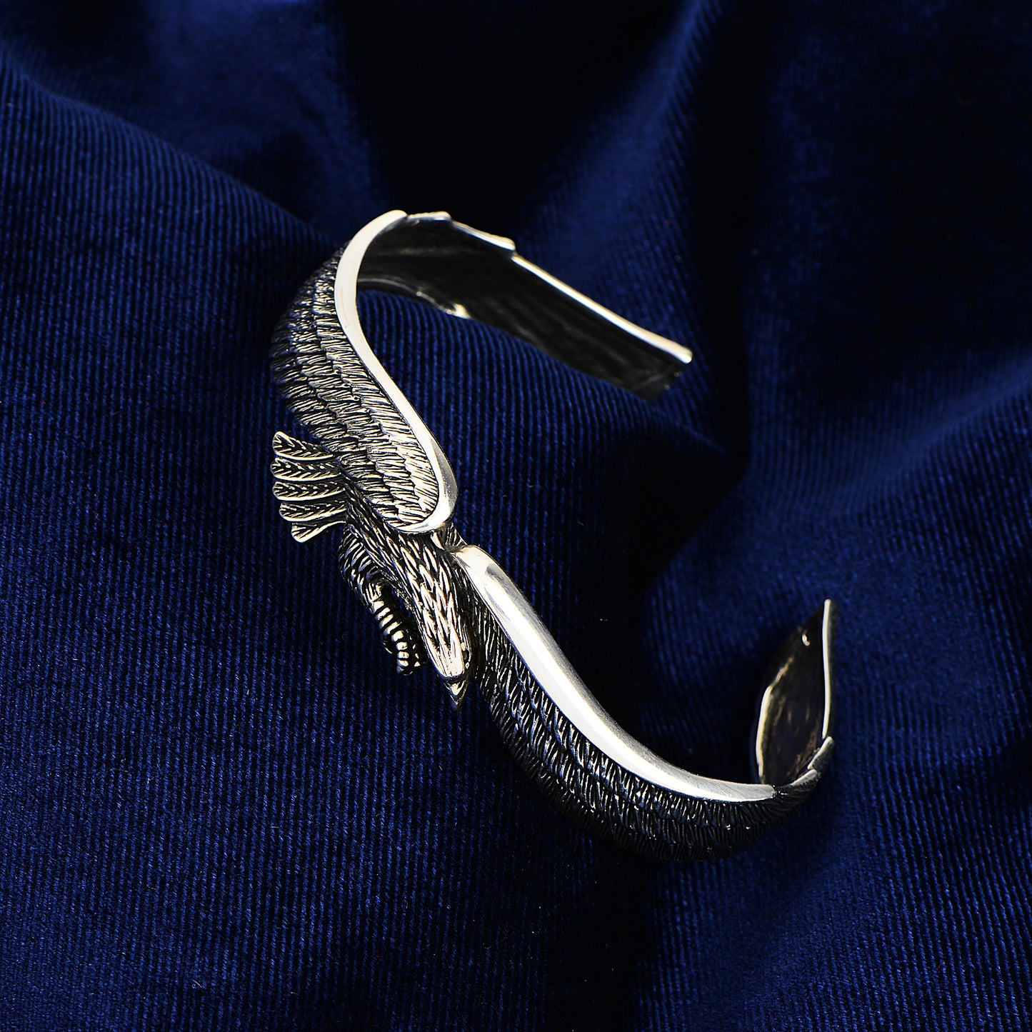 Silbernes handgefertigtes Adler-Manschettenarmband