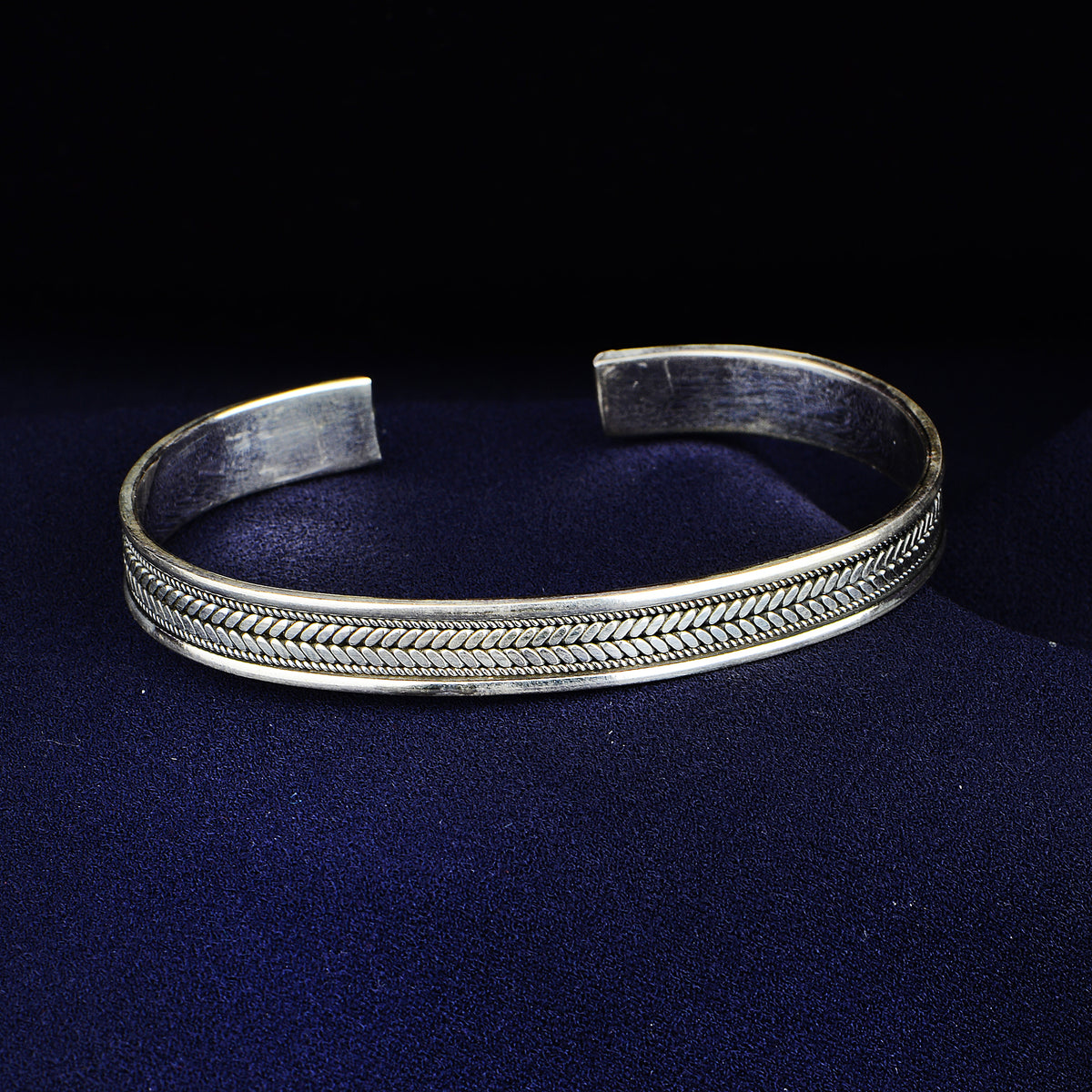 Brazalete bordado unisex plateado