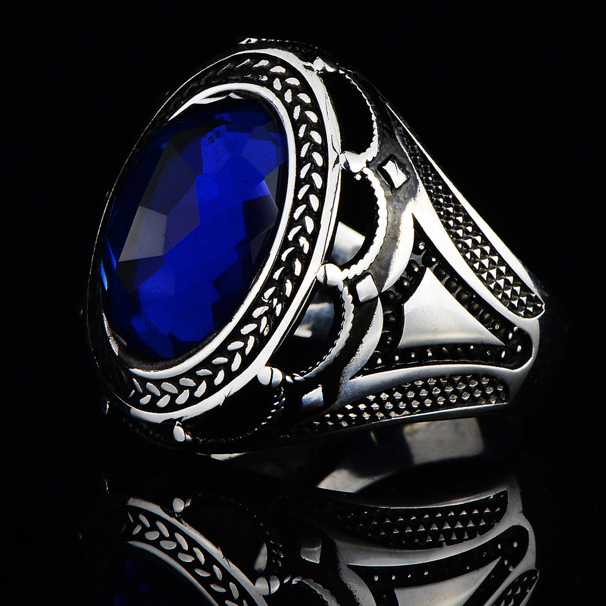 Silberner handgefertigter Saphir-Steinring im osmanischen Stil