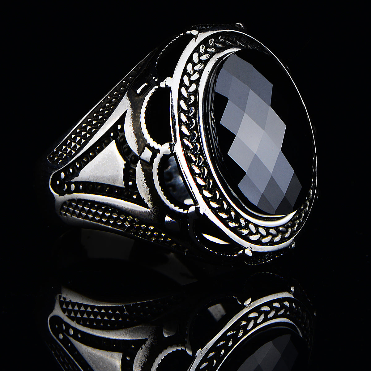 Silberner Ring im osmanischen Stil mit schwarzem Zirkonstein
