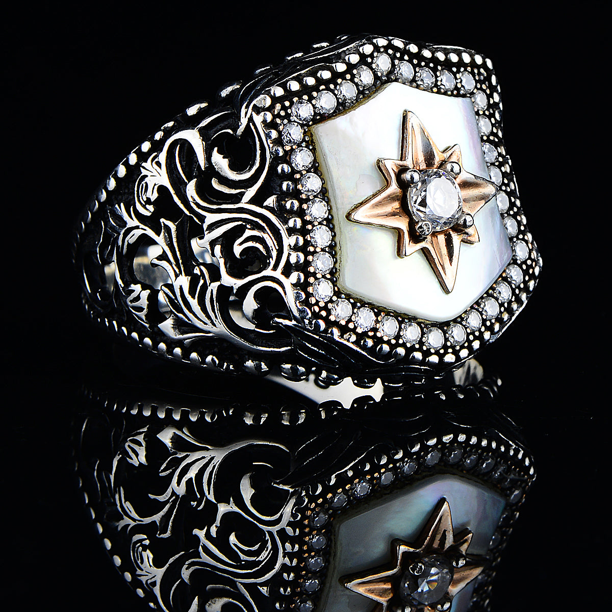 Anillo de plata con piedra de nácar