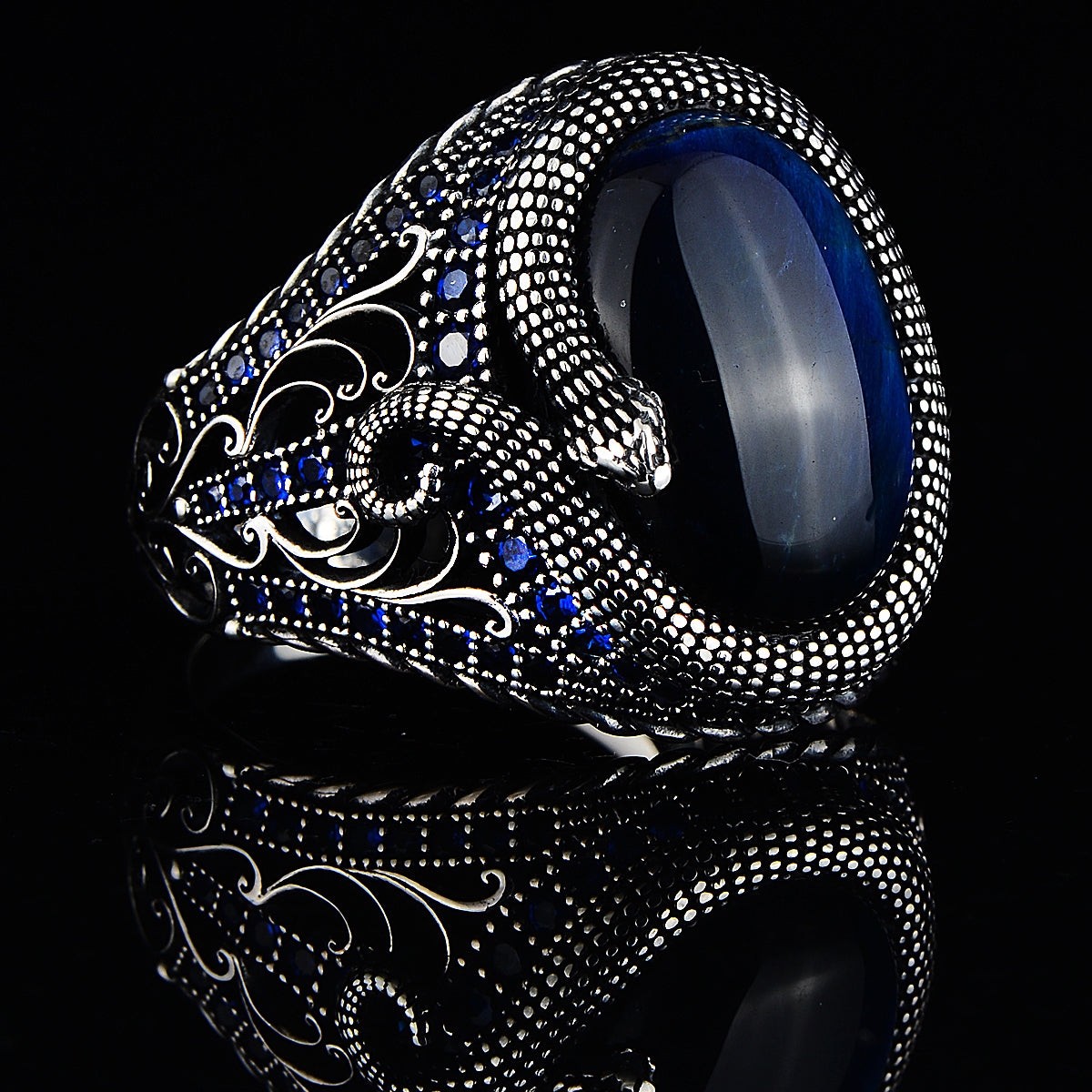 Silberner Schlangenmodellring mit blauem Tigerauge