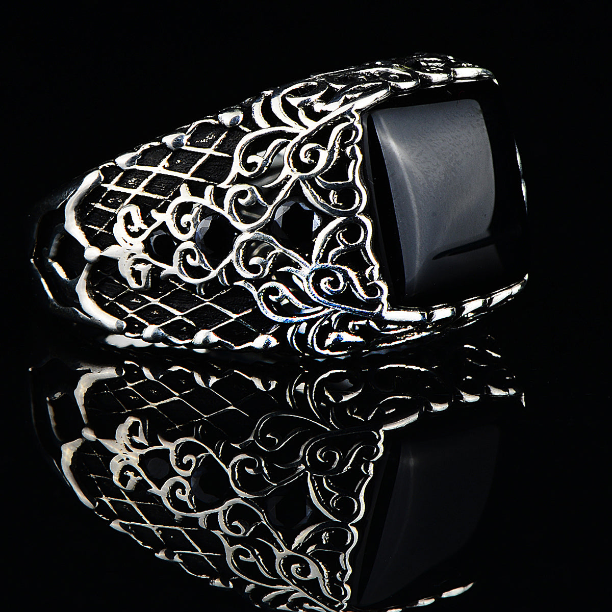 Anillo de hombre con piedra de ónix cuadrada