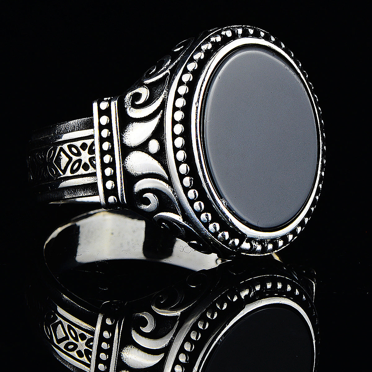 Men Minimal Oval Onyx Stone Engraved Ring
