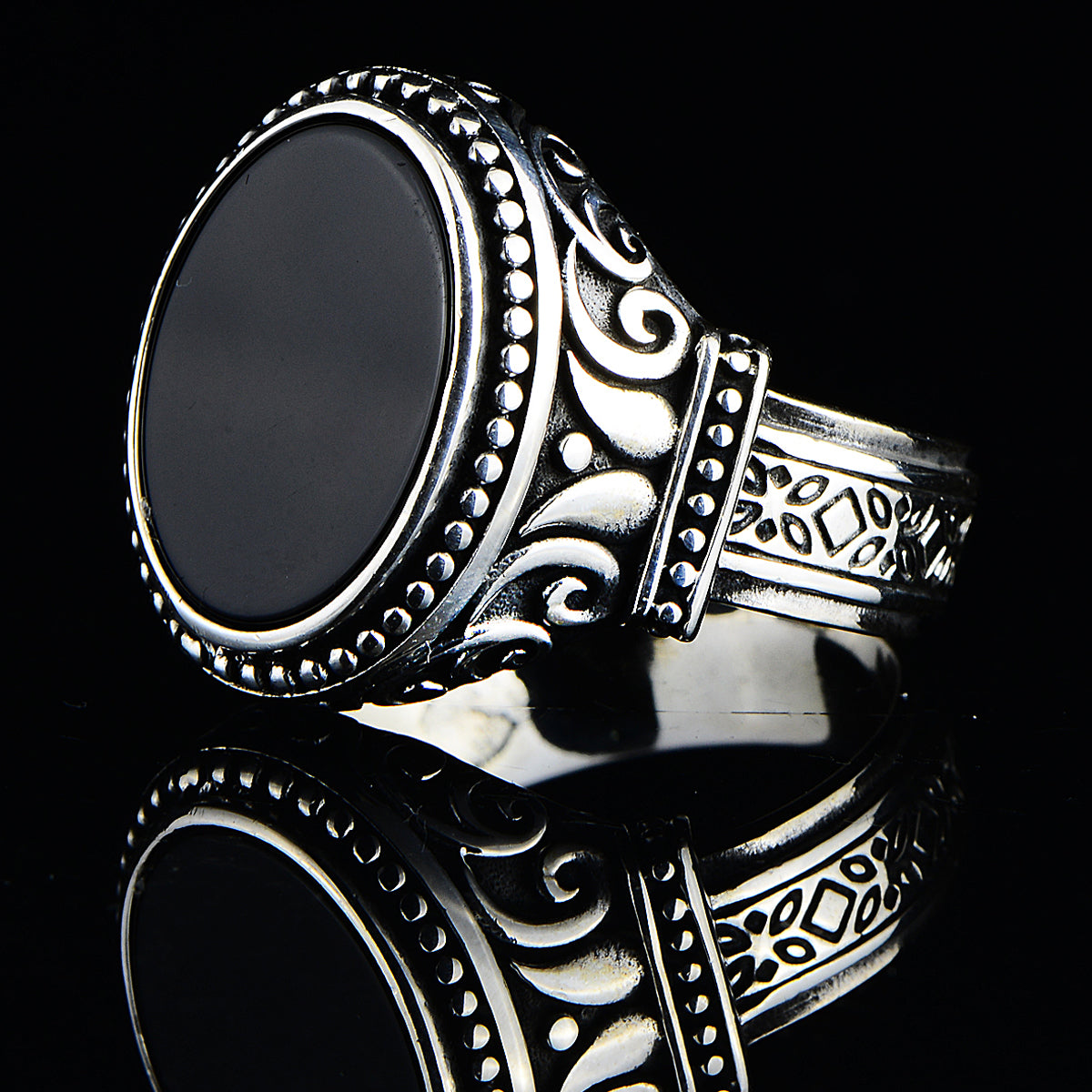 Men Minimal Oval Onyx Stone Engraved Ring
