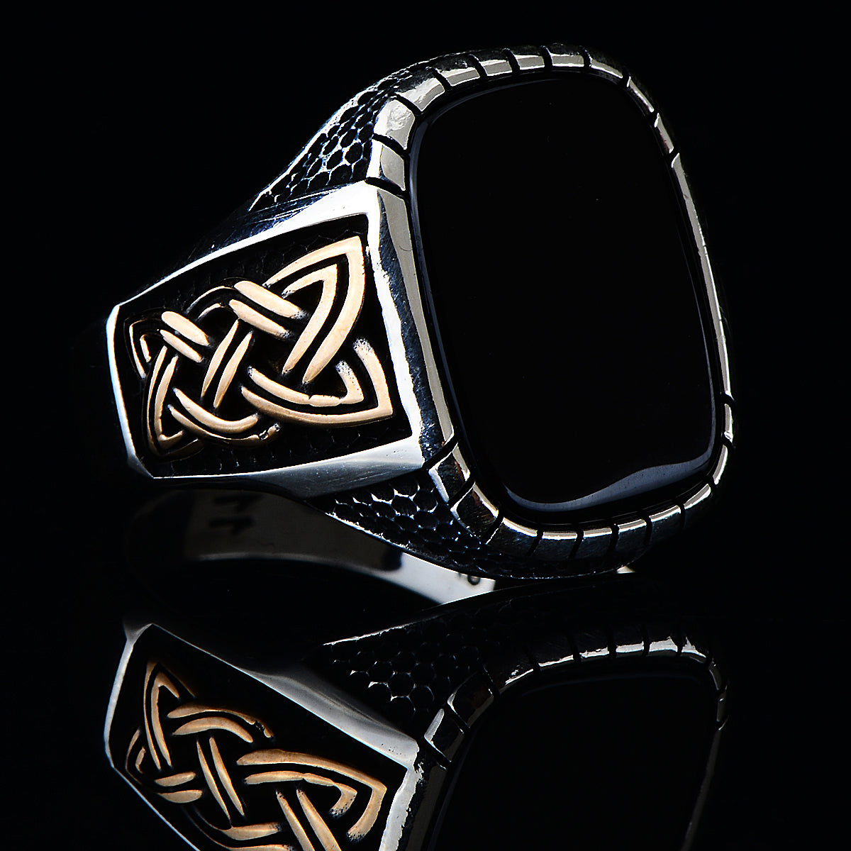 Anillo de hombre de plata hecho a mano con ónix cuadrado