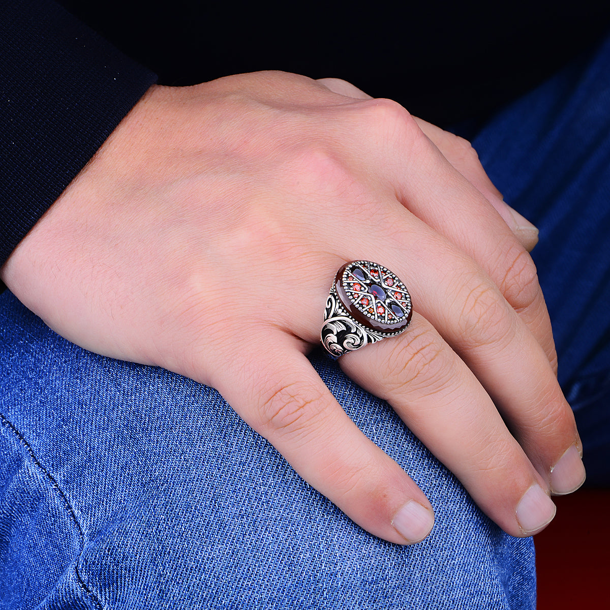 Ring aus Sterlingsilber mit Rubinstein, gravierter Silberring