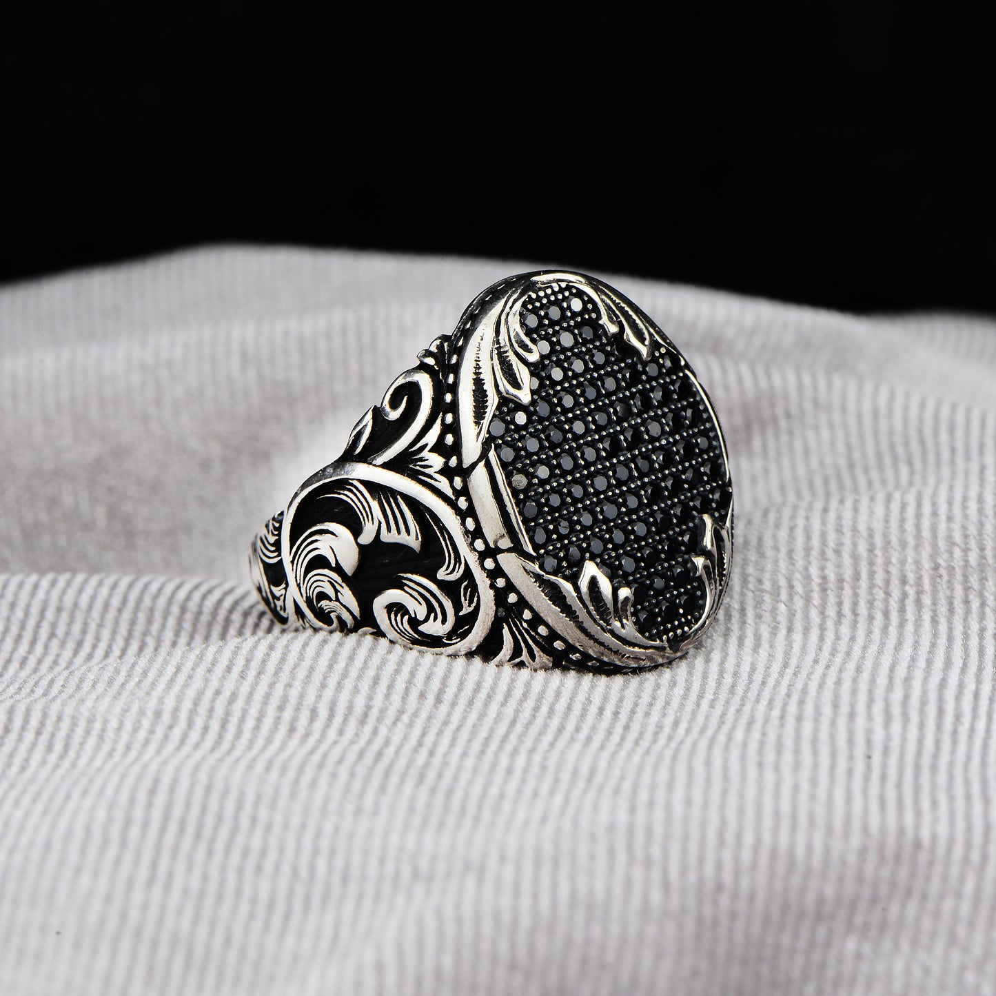 Anillo de piedra de ónix negro grabado hecho a mano para hombre
