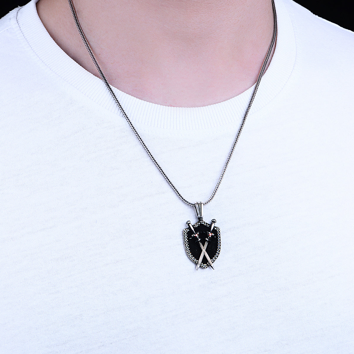 Silberne handgefertigte Schwertkette