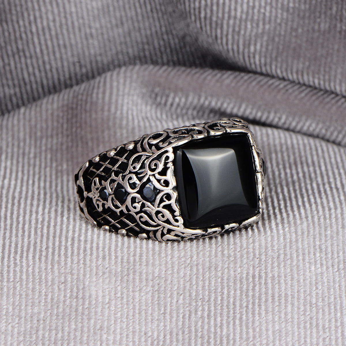 Anillo de plata con piedra de ónix cuadrado moderno