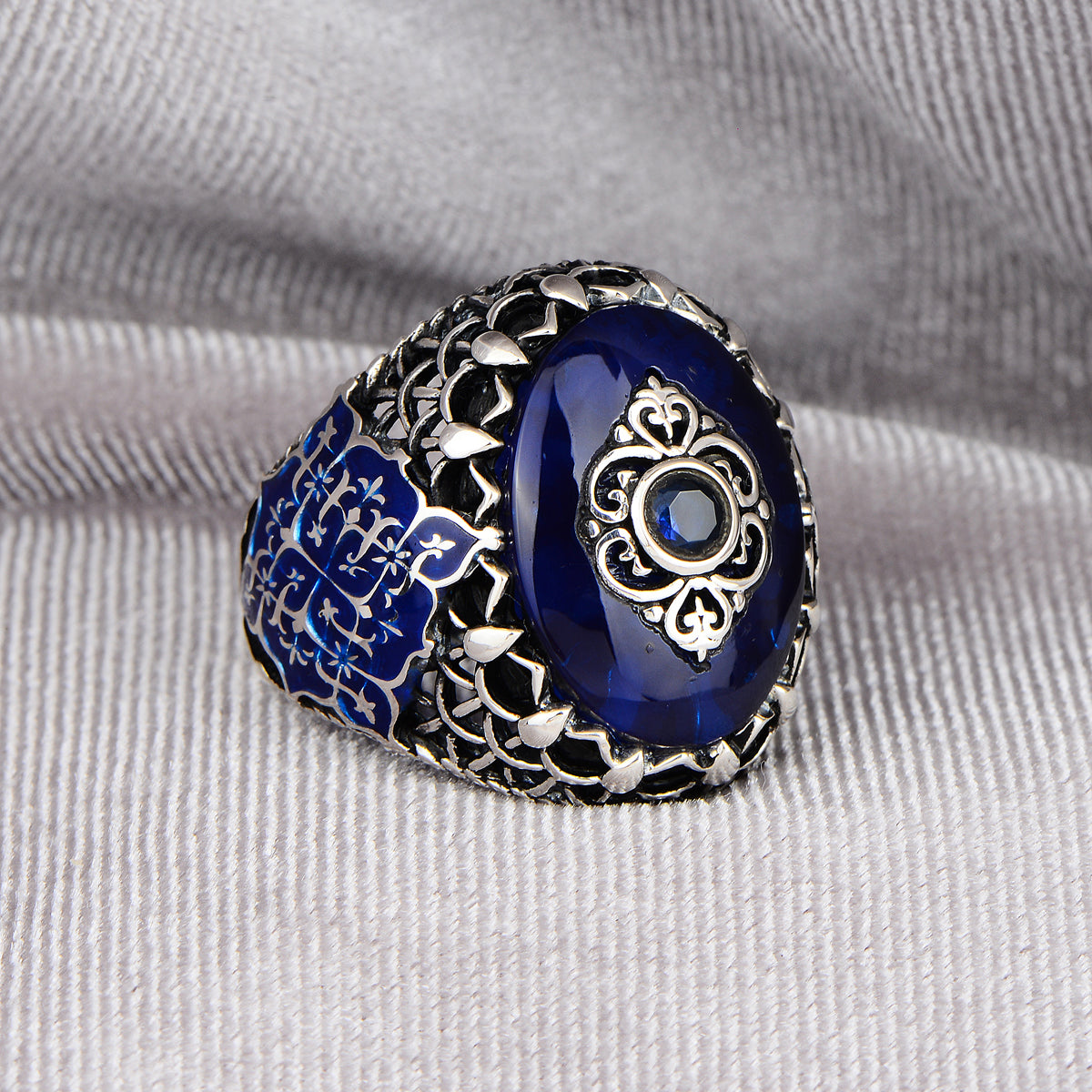 Anillo hecho a mano con piedra de zafiro estilo otomano de plata