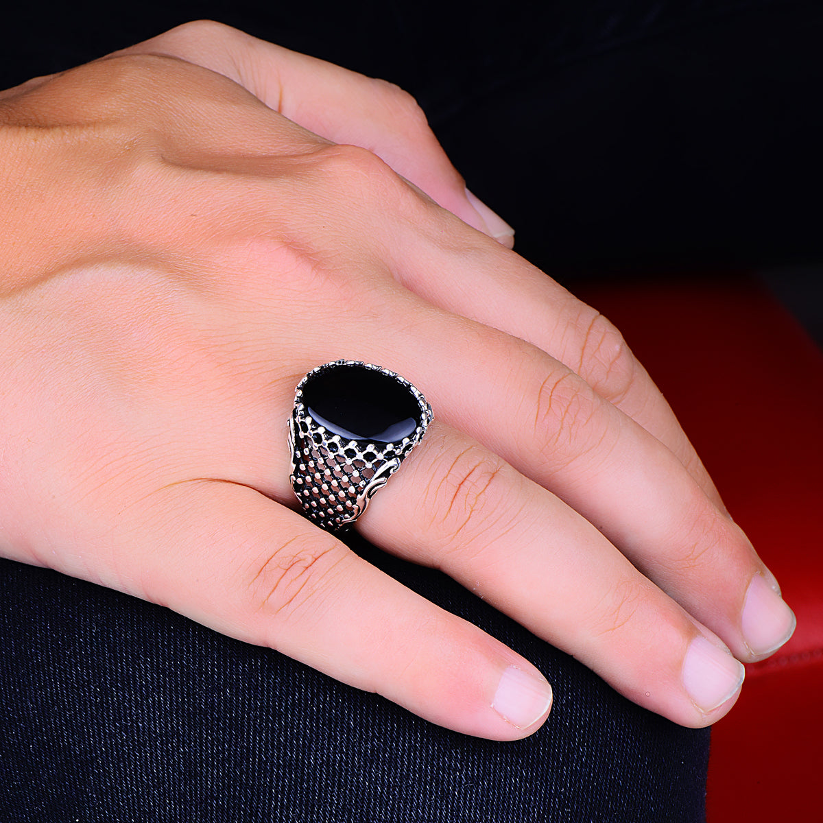 Anillo de plata con piedra de ónix ovalada hecho a mano