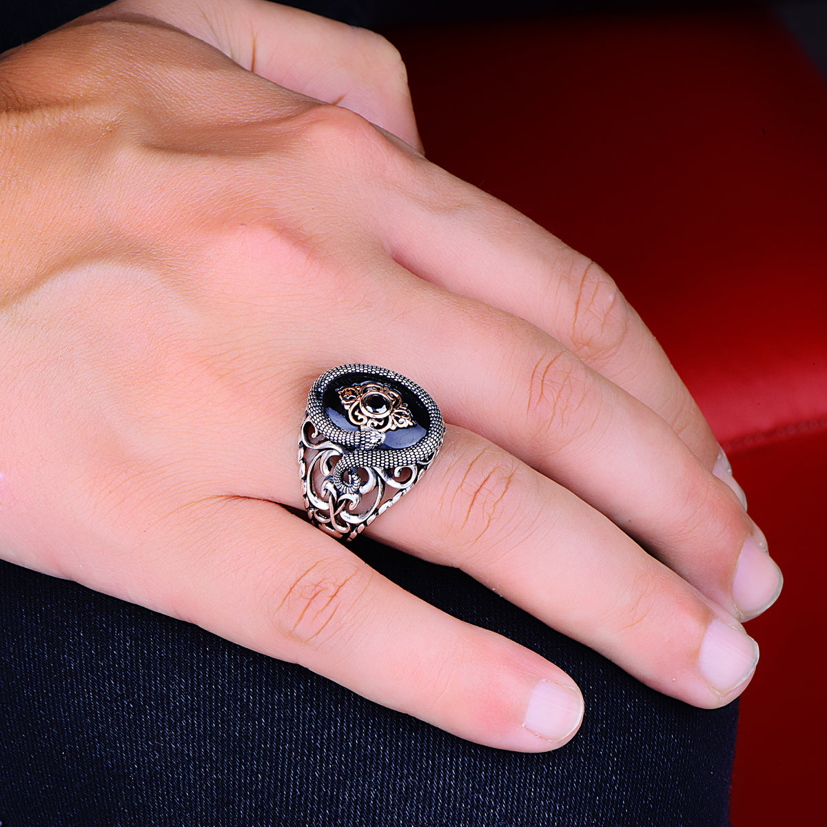 Anillo de plata con piedra de ónix estilo serpiente