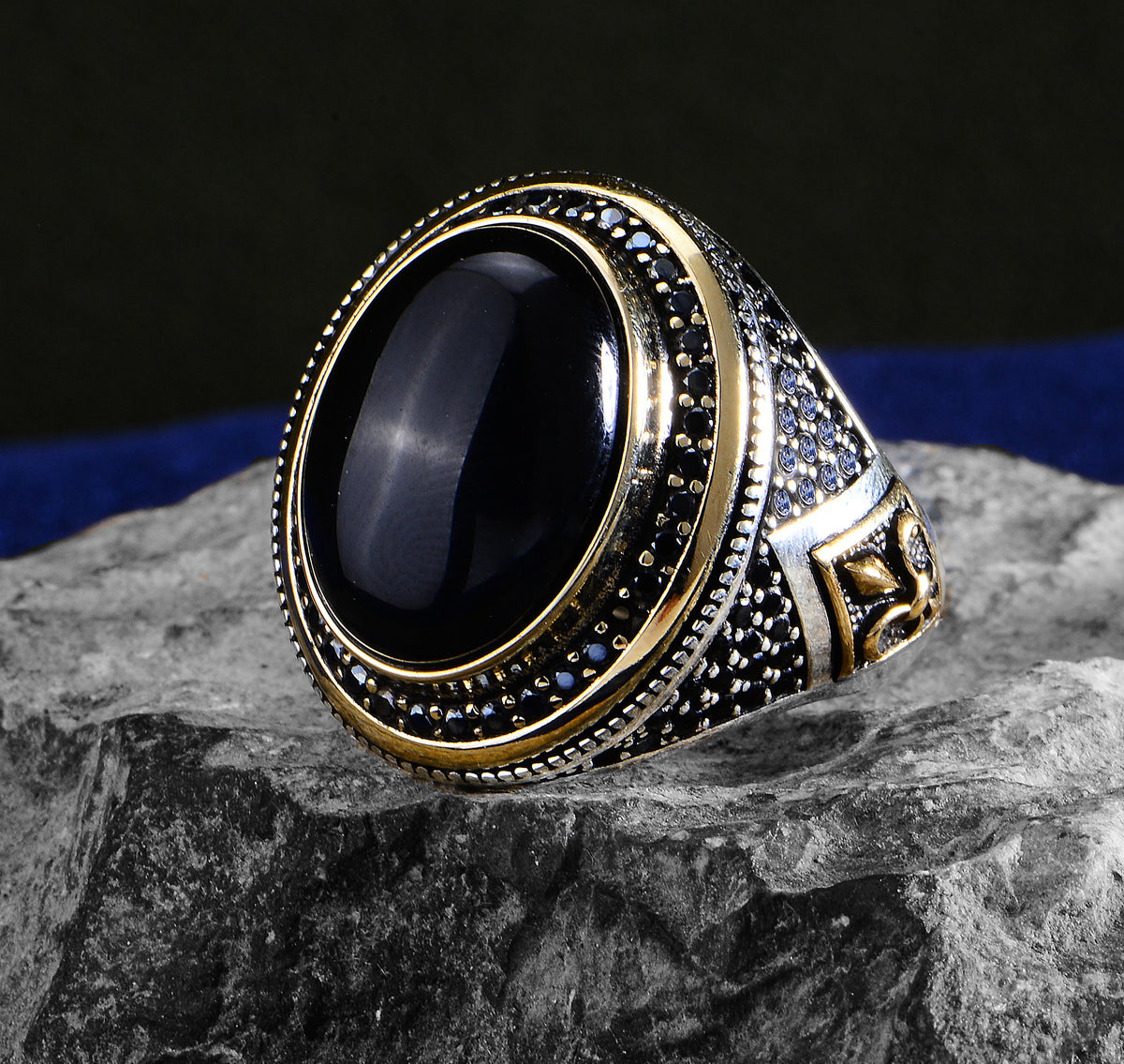 Anillo de ónix ovalado con micropiedra hecho a mano para hombre