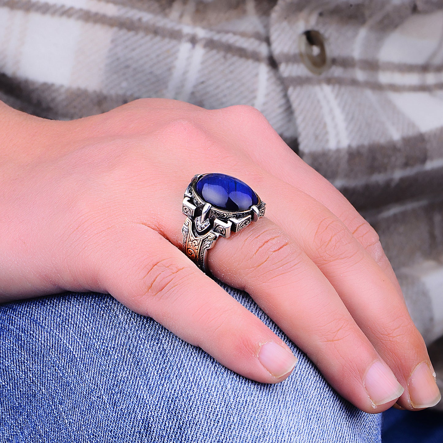 Anillo de plata hecho a mano con piedra de ojo de tigre azul