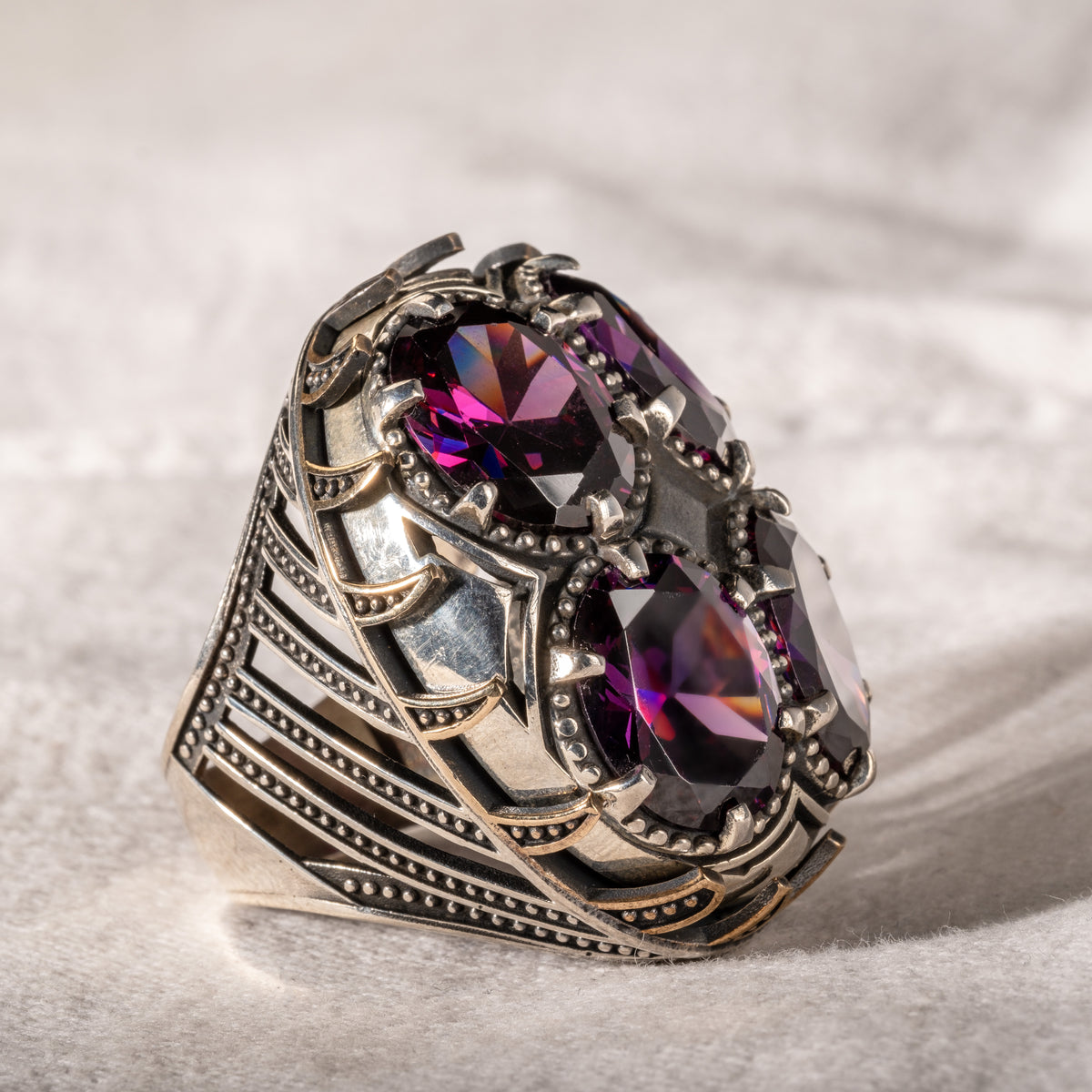 Herrenring aus Silber, handgefertigt, großer Amethyst-Edelstein