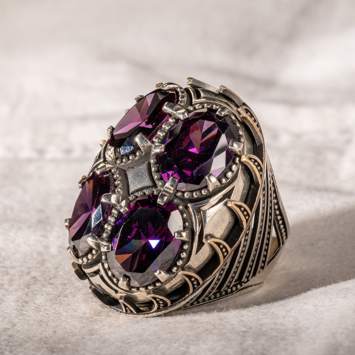 Herrenring aus Silber, handgefertigt, großer Amethyst-Edelstein