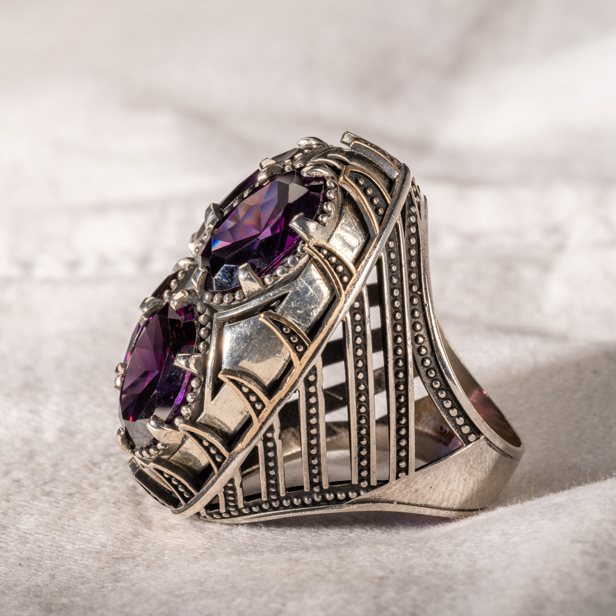 Herrenring aus Silber, handgefertigt, großer Amethyst-Edelstein