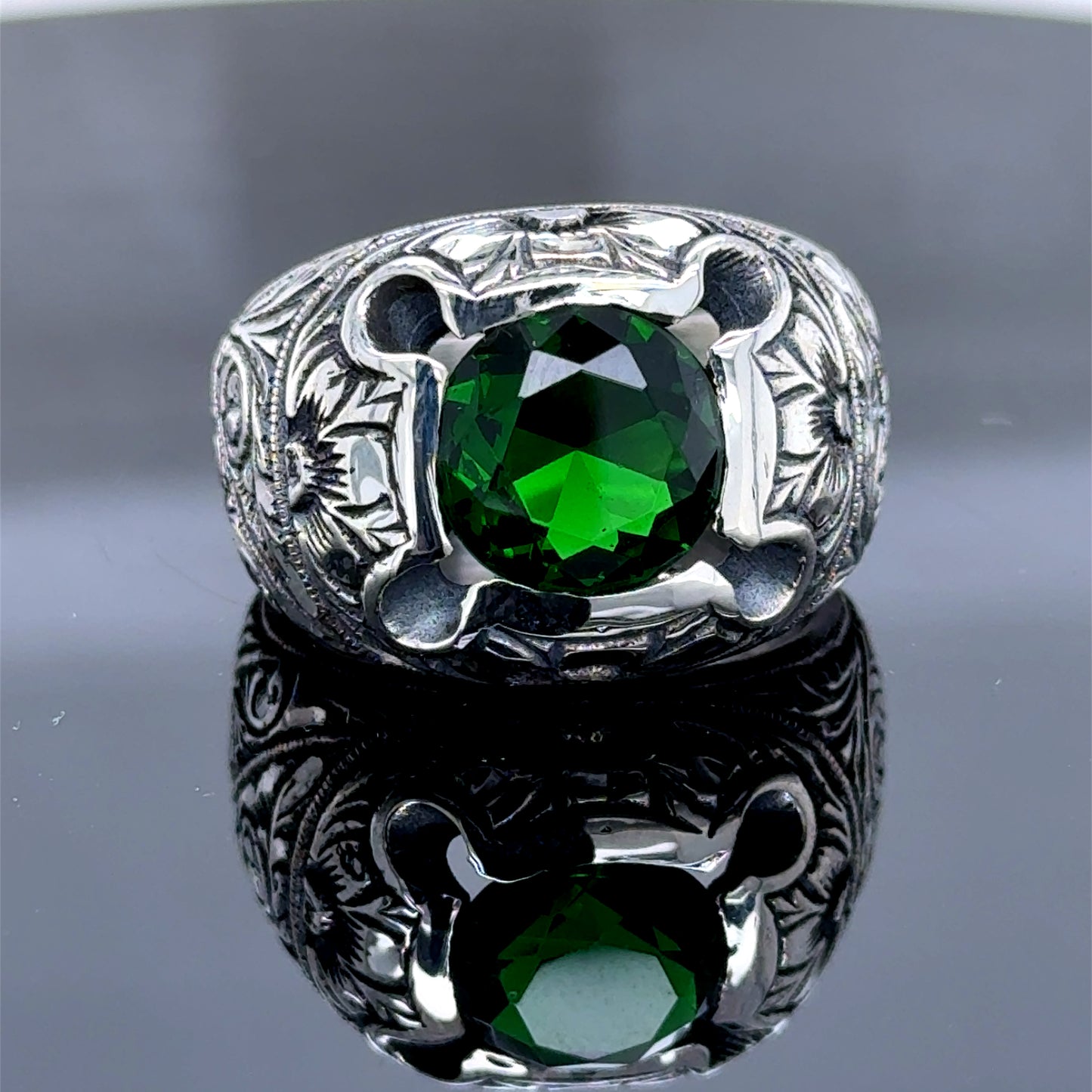 Men Silver Handmade Green Emerald Gemstone Hand-Engraved Ring