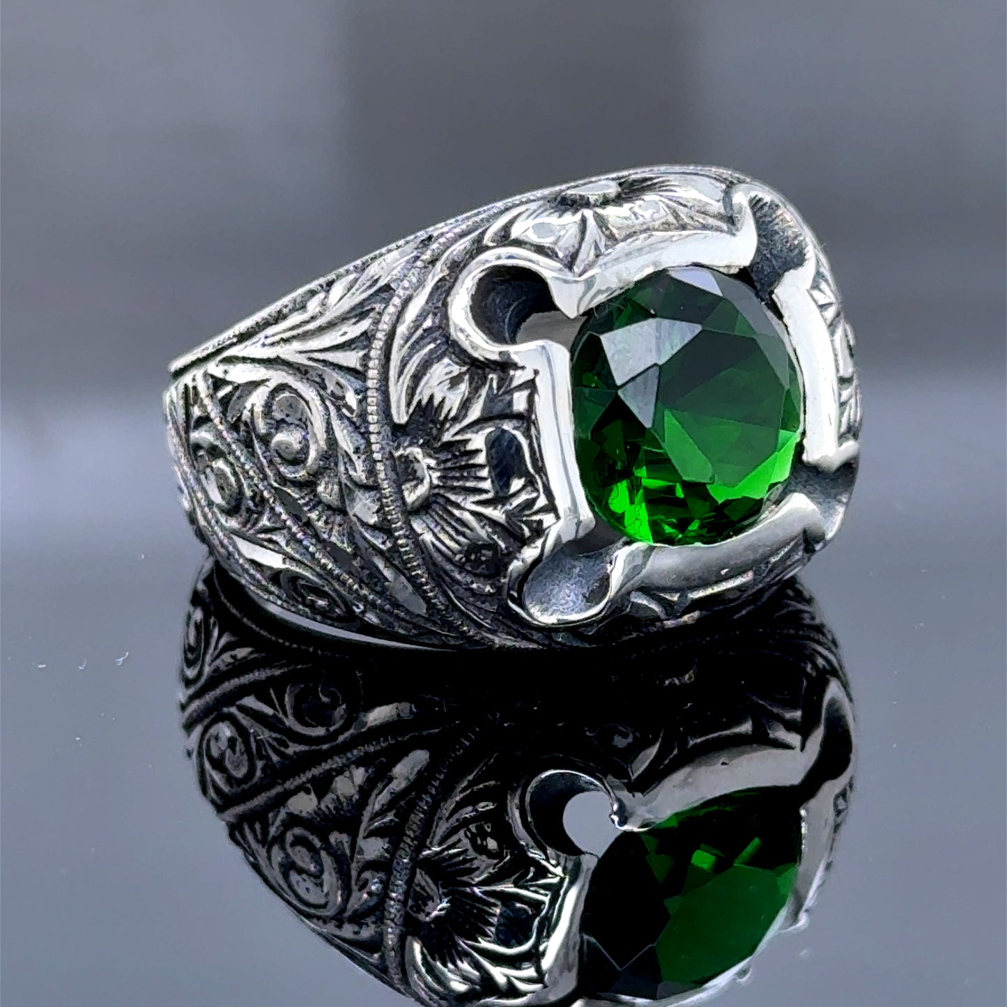 Men Silver Handmade Green Emerald Gemstone Hand-Engraved Ring