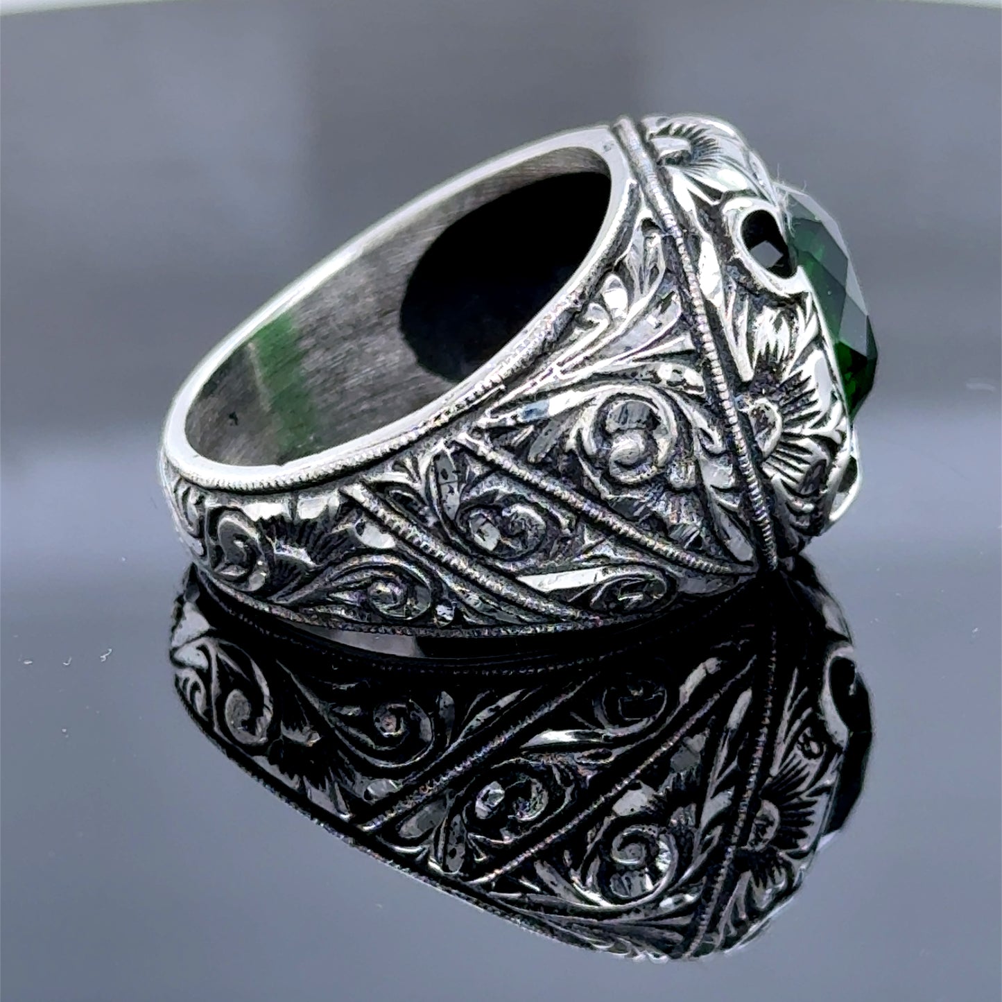 Men Silver Handmade Green Emerald Gemstone Hand-Engraved Ring